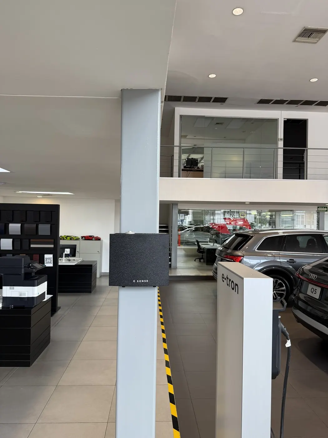 Difusor de aromas G Sense instalado en agencia de autos Audi